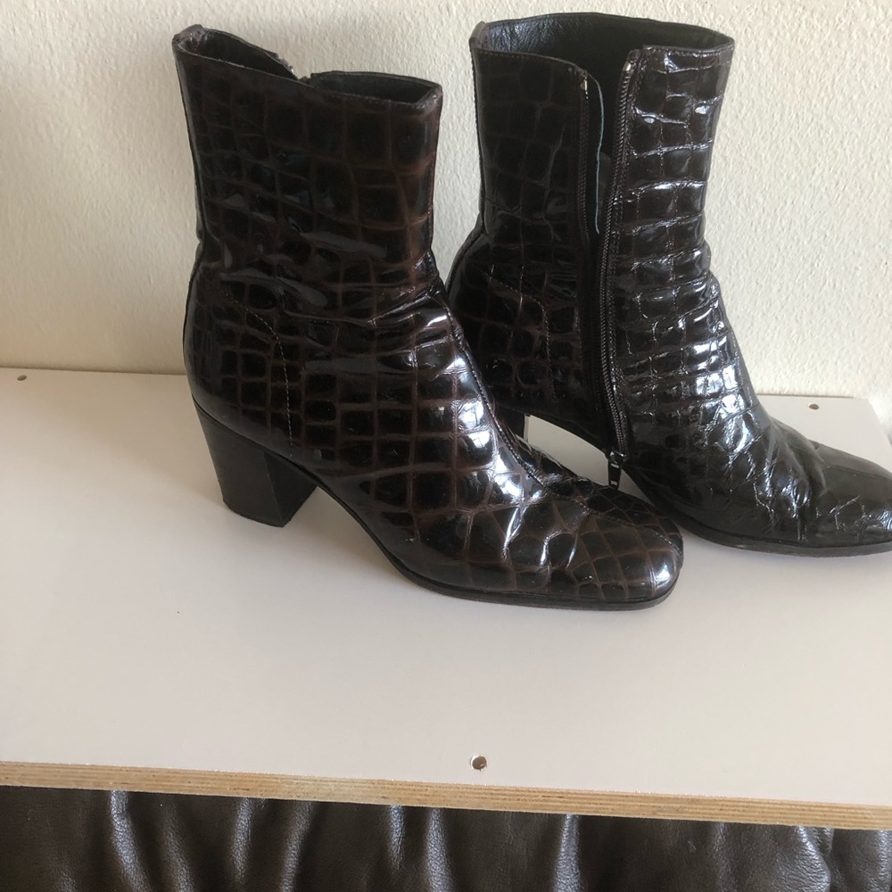 Charles David ankle women’s bootees, size 8 (7.5-7)